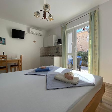 Guest House Dijana Krk Town Zewnętrze zdjęcie