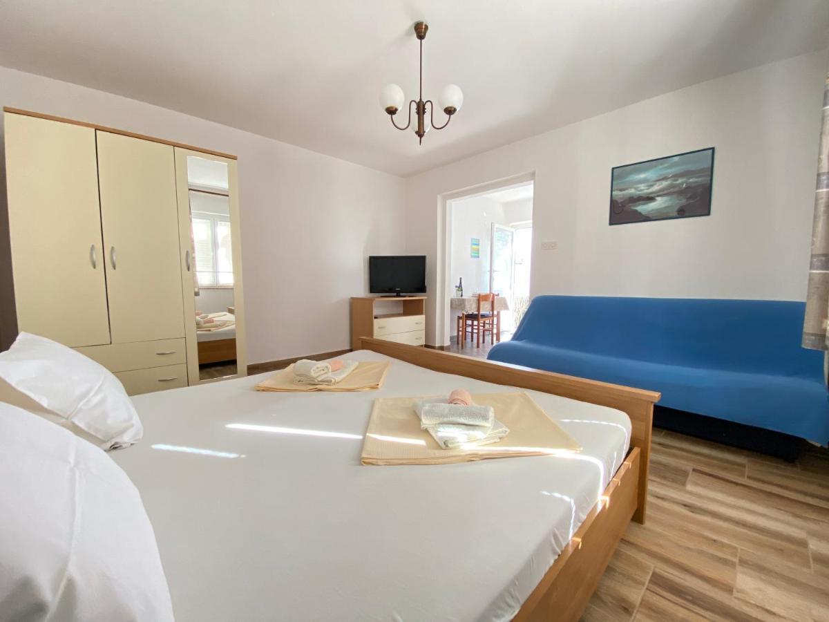 Guest House Dijana Krk Town Zewnętrze zdjęcie