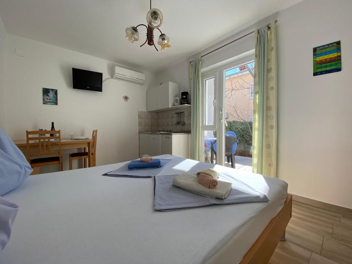 Guest House Dijana Krk Town Zewnętrze zdjęcie