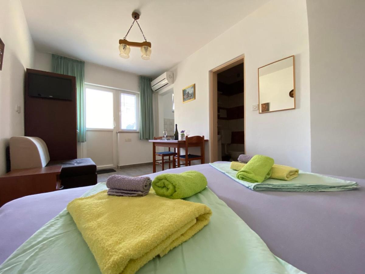 Guest House Dijana Krk Town Zewnętrze zdjęcie