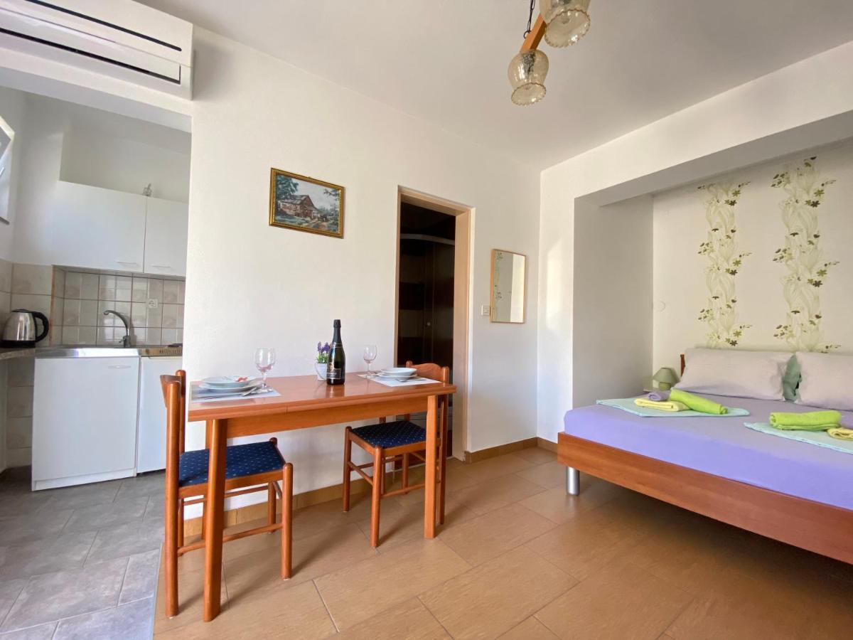 Guest House Dijana Krk Town Zewnętrze zdjęcie