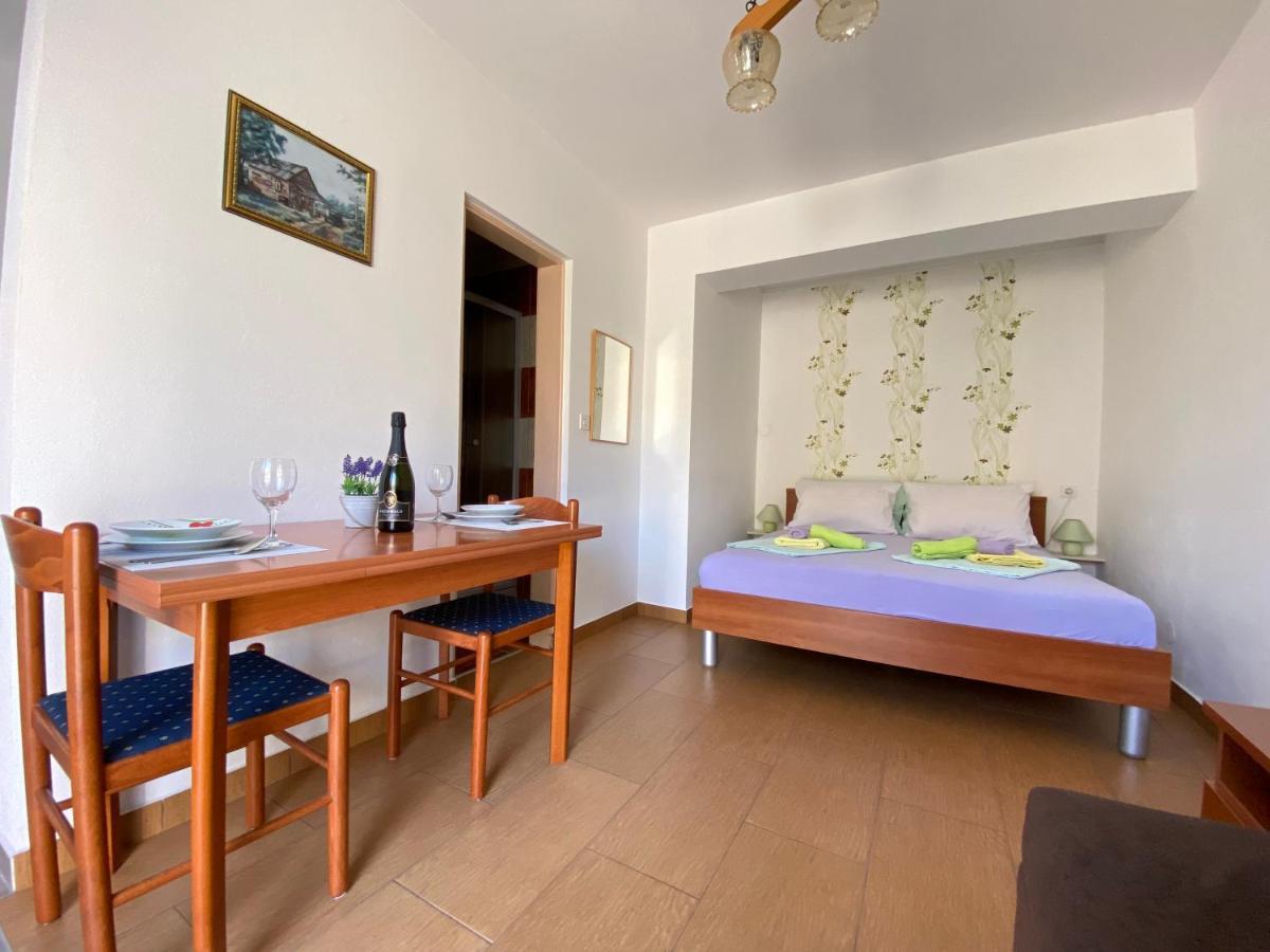 Guest House Dijana Krk Town Zewnętrze zdjęcie