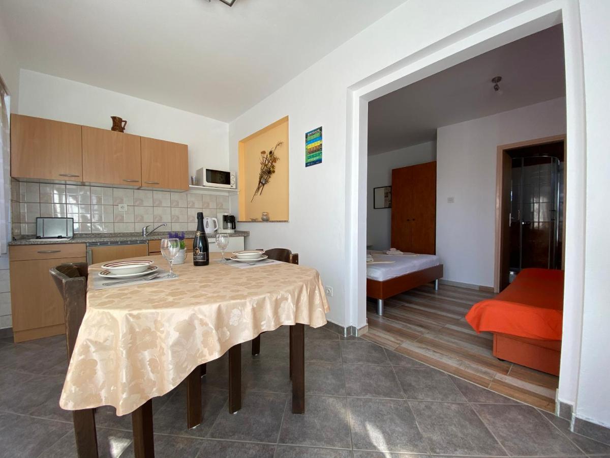 Guest House Dijana Krk Town Zewnętrze zdjęcie